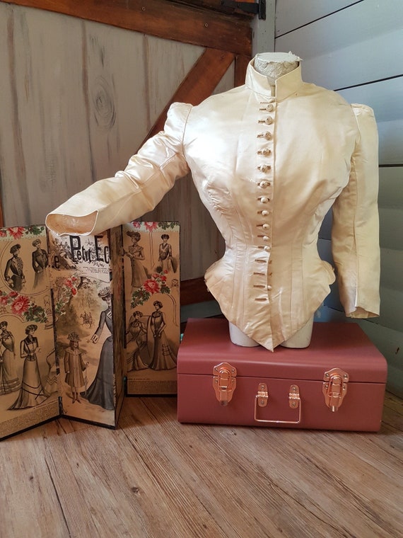 Beautiful and old corseted jacket in 1870's. Antiq