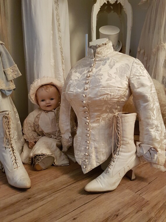 Delightful little old Jacket.. Antique dress, anti