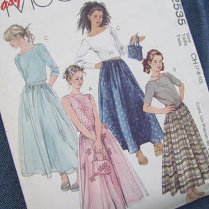 May include: A vintage sewing pattern envelope featuring illustrations of women's skirts and tops. The envelope has the text "Easy Vogue" and "2535". The size is CH (7-8-10). The illustrations show different skirt and top combinations.