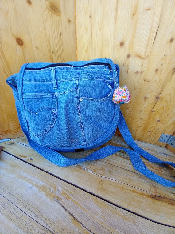 BORSA IN JEANS Jeans bags denim fatta a mano handmade in jeans riciclati con decorazioni e un porta chiave a forma di gufo in cotone Etsy Italia