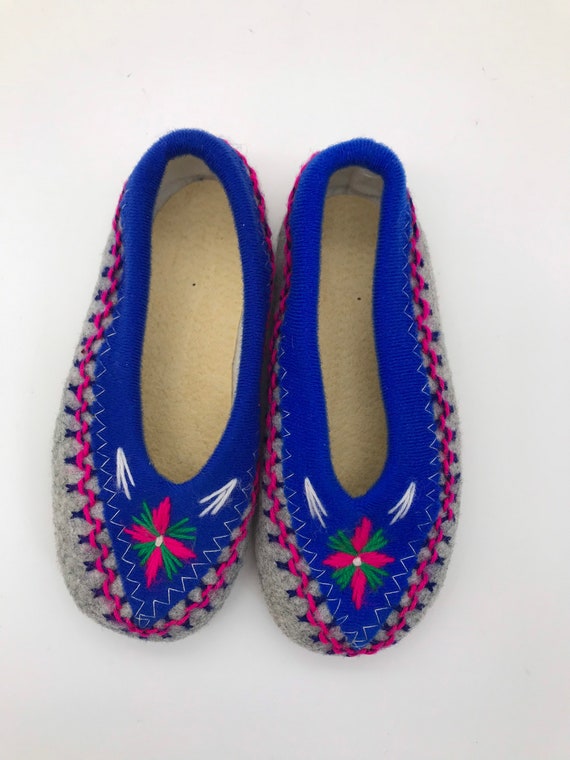 Girls felt embroidered winter slippers grey blue … - image 3