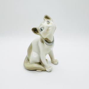 Retired Lladro cat figurine