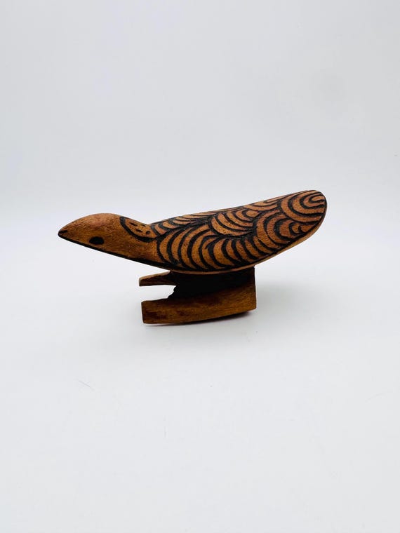 オーストラリアのアボリジニのポーカーワークの鳥の置物、手彫りの