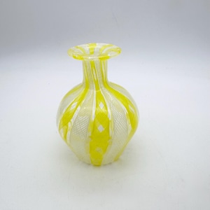 Jarrón latticino de Murano vintage, jarrón pequeño de Murano, jarrón amarillo con ramillete, jarrón de cristal amarillo