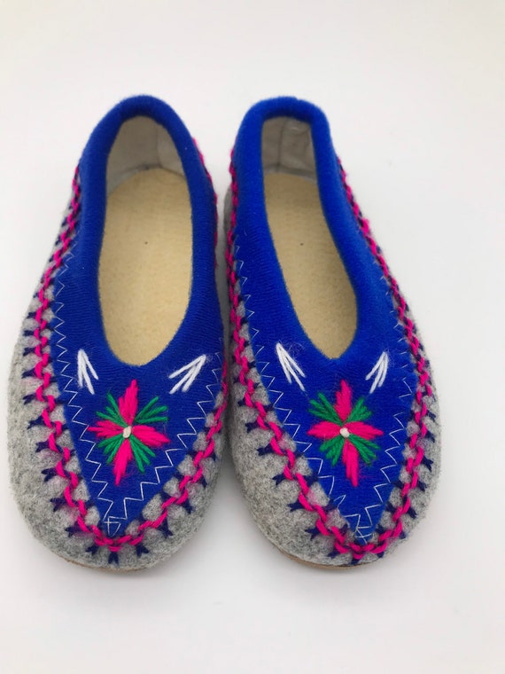 Girls felt embroidered winter slippers grey blue … - image 1