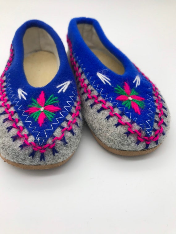 Girls felt embroidered winter slippers grey blue … - image 7