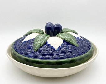 Embossed fruit oven pie dish with lid