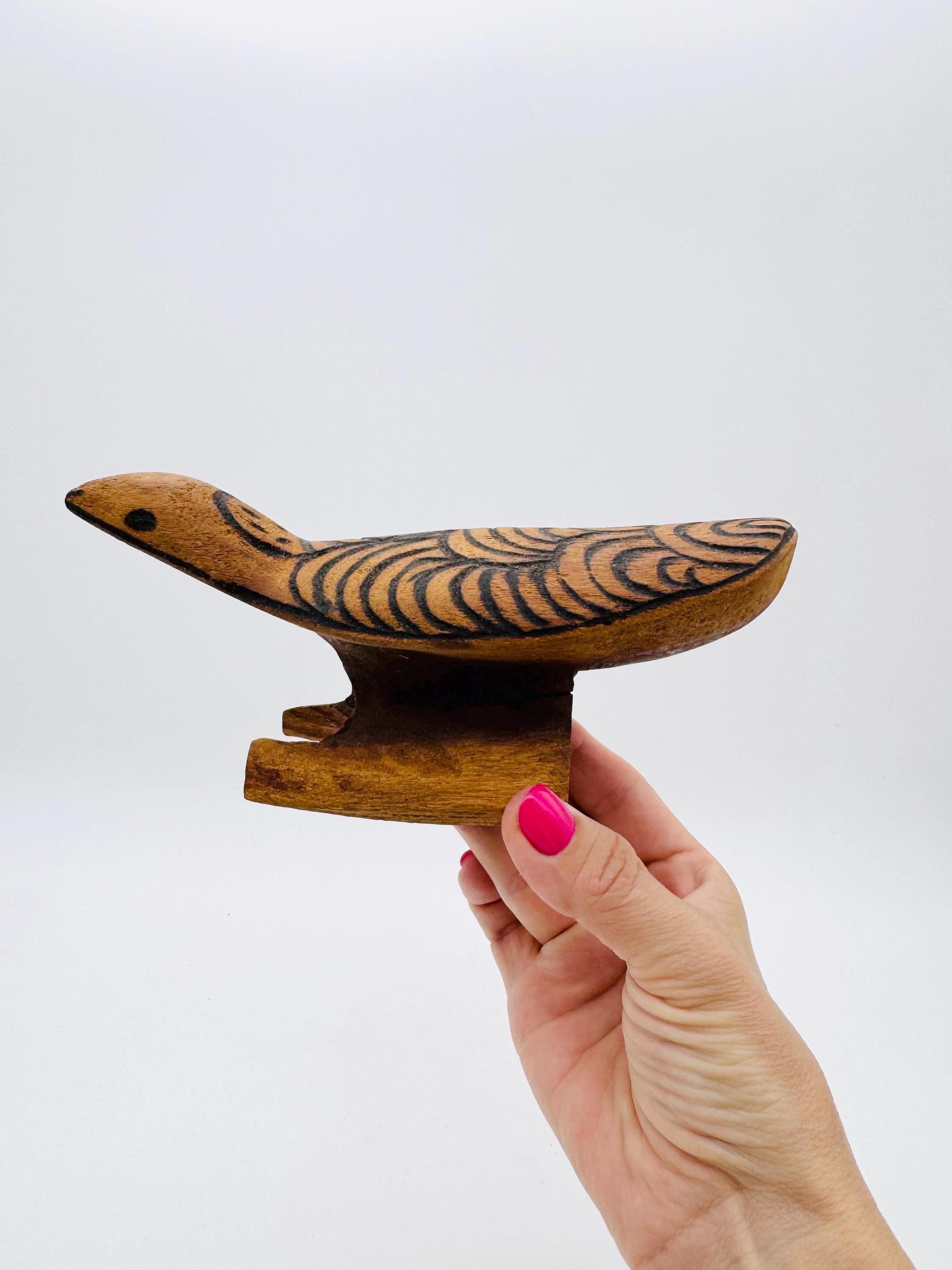 オーストラリアのアボリジニのポーカーワークの鳥の置物、手彫りの