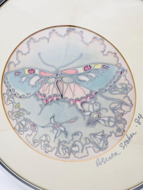 ロバータ・ストーカー作「蝶の習作」1984年シルク絵画、丸型額入り