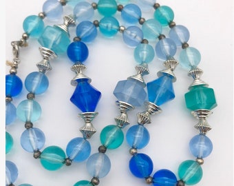 Vintage mid century aqua blue beaded necklace