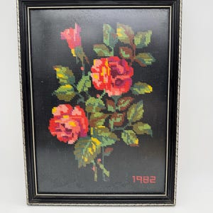 broderie encadrée vintage, broderie roses florales