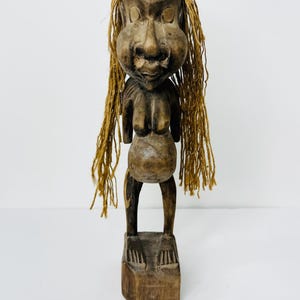 Afrikaanse houten sculptuur, vruchtbaarheidsfiguur moederschap, in verwachting van een vrouw