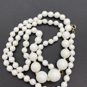 Vintage milk glass beaded necklace, white beaded necklace
