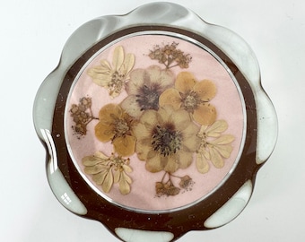 Vintage Briefbeschwerer mit gepressten Blumen