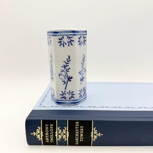 ヴィンテージ 中国製 青と白の六角形小型花瓶 - Etsy 日本