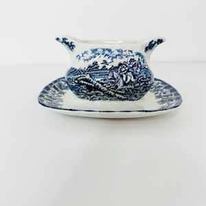 Vintage Myott’s Country Life gravy boat, blue white gravy dish