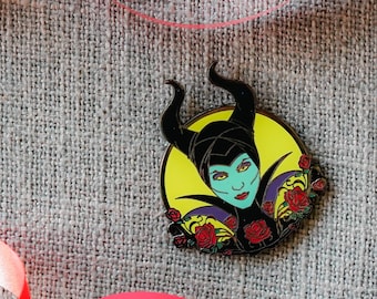 Pin de esmalte de Maléfica - Villano coleccionable - Regalo para fans de La Bella Durmiente - Pin de solapa de esmalte duro verde - Merchandising de películas de fantasía