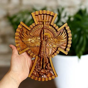Houten kruis met wanddecoratie aartsengel Michaël Kies maat: 10 x 8 tot 26 x 21 inch, gratis verzending