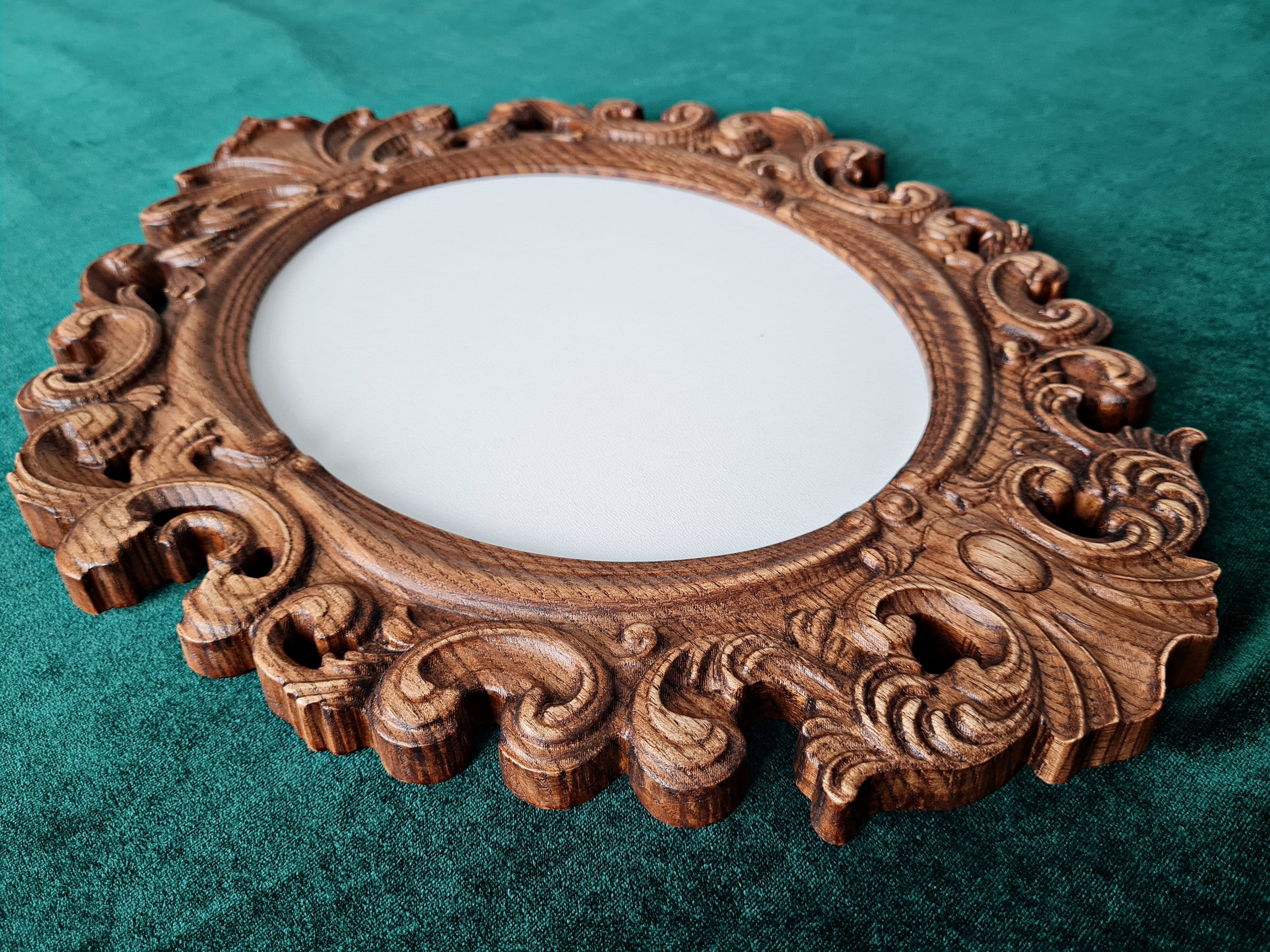 バロック様式の楕円形の彫刻が施された木製フレーム、鏡のフレーム