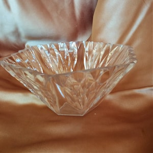 Antique Glass Bowl, Vintage HandCut Crystal Bowl, Crystal Decorative Deep Dish, Vintage Crystal Fruit Bowl, Diamond Cut Crystal Centre Piece