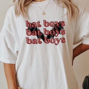 ACOTAR Bat Boys Band Comfort Colors T-shirt | Cassian Azriel Rhysand | Officieel gelicentieerde Sarah J Maas | Velaris-nachthof | Leesgrage T-shirts