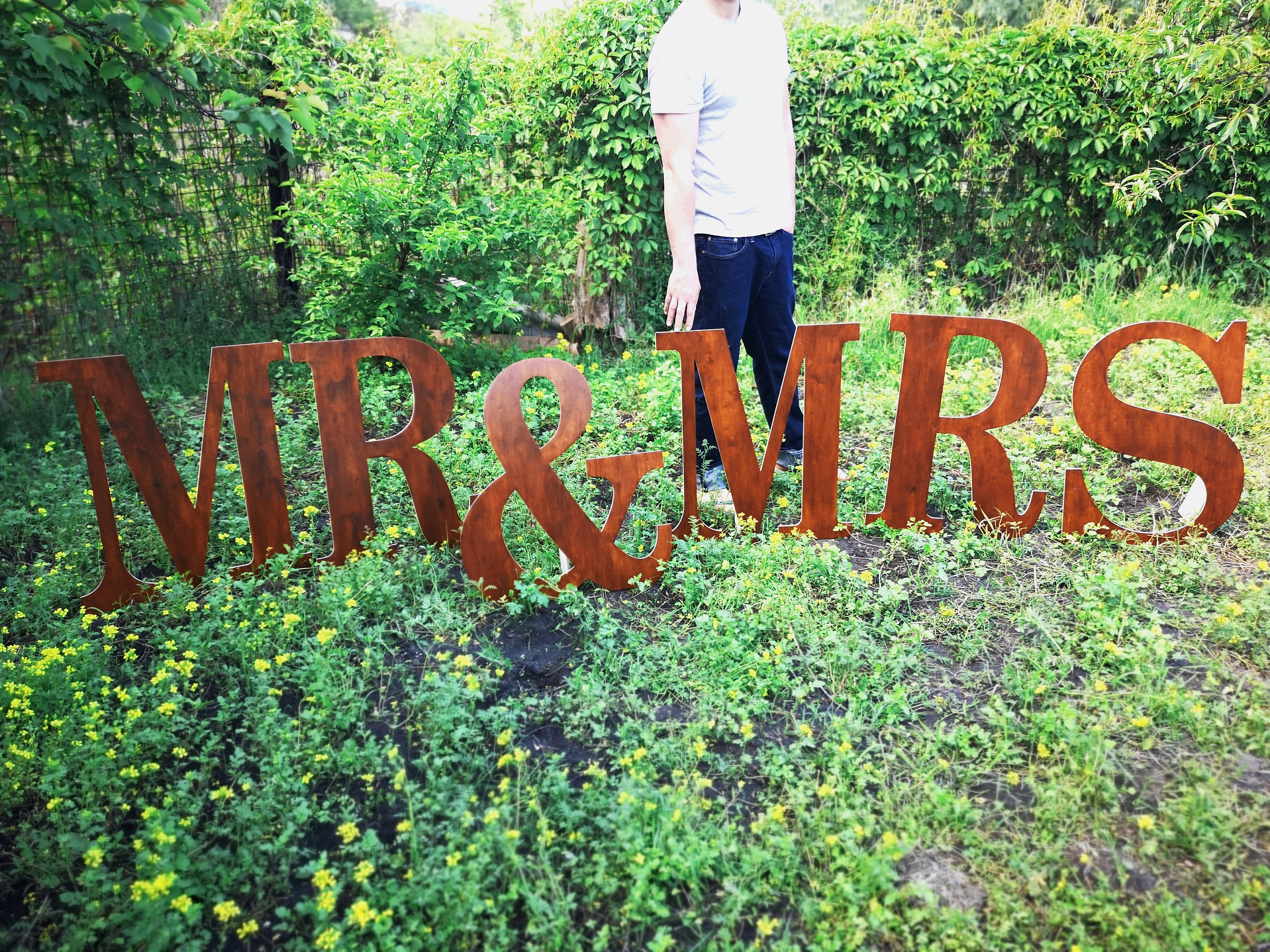 MR and MRS Wedding Backdrop Mr Mrs Large Wooden Letters Free - Etsy