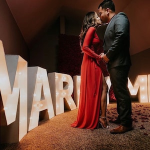 Marry me set light up letters marquesina marry me sign lights Propuesta de fondo grandes letras de madera Decoración de luces de boda
