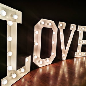 Gigante 48 pulgadas letras grandes luces gran signo de amor de boda Gran número de letra iluminar letras Marquee letras luces de boda de madera telón de fondo de boda imagen 2