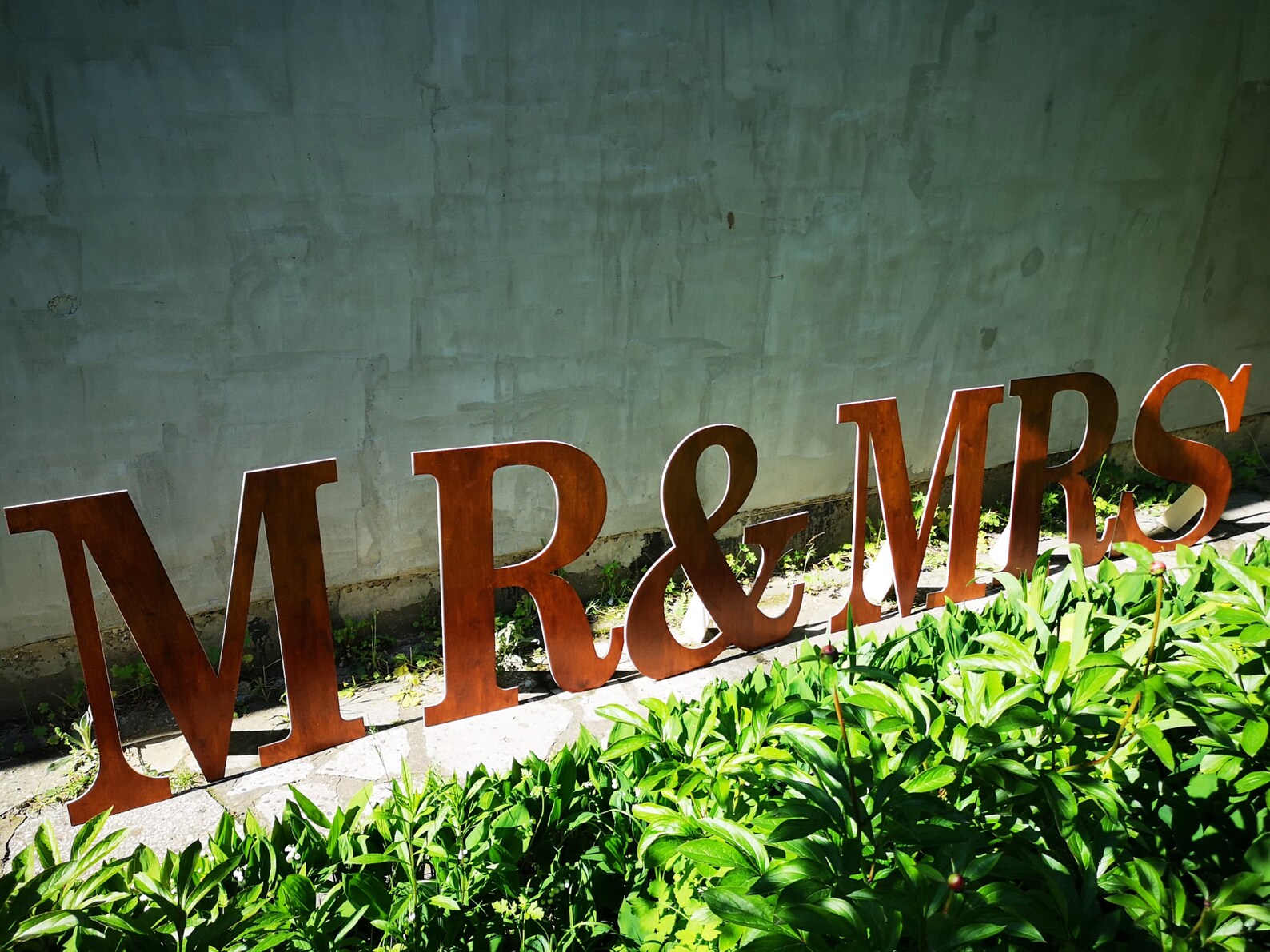 MR and MRS Wedding Backdrop Mr Mrs Large Wooden Letters Free - Etsy