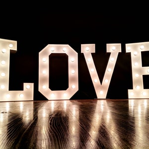Gigante 48 pulgadas letras grandes luces gran signo de amor de boda Gran número de letra iluminar letras Marquee letras luces de boda de madera telón de fondo de boda imagen 5