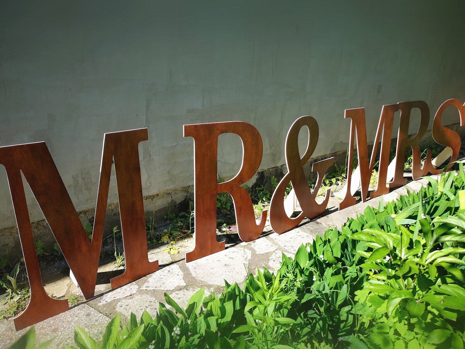 MR and MRS Wedding Backdrop Mr Mrs Large Wooden Letters Free - Etsy