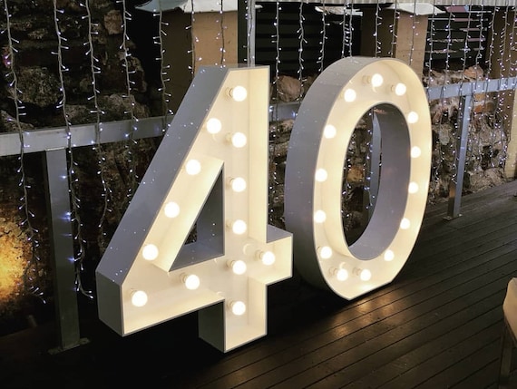 30 40 50 cumpleaños por sus decoraciones Grandes números telón de fondo  Grandes números de marquesina gigante iluminan letras iluminadas números de  boda -  México