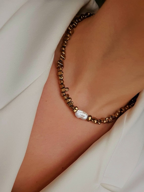 Collier En Hématite Gris Argenté Avec Pendentif Ovale - Longueur 45 Cm, Perles Métalliques, Occasion Très Bon état