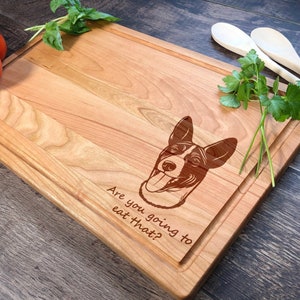 Planche à découper Basenji. Carte personnalisée. Chien. Animal domestique. Allez-vous manger ça? 104.17