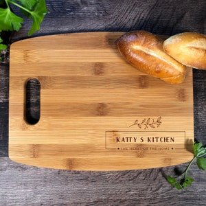 Custom Cutting Board. Mother's Day Gift. Mom's Kitchen. Mommy's Kitchen. Custom Cutting Board. Gift For Mom. S7 Bamboo 9x12 /handle