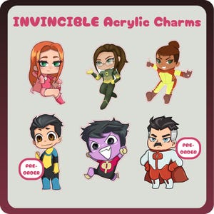 Op de afbeelding: Afbeelding van zes acryl bedels met Invincible-thema. De bedels tonen stripfiguren in verschillende poses en outfits. De tekst "INVINCIBLE Acrylic Charms" staat bovenaan. Twee bedels hebben de tekst "PRE-ORDER".