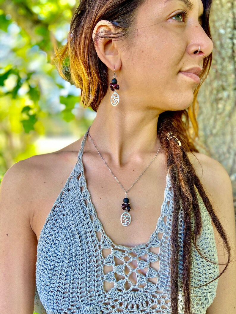 Set of earring and pendent in Garnet and Lava stone