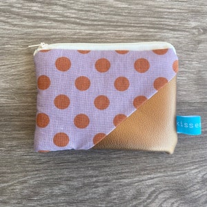 Mini Geldbeutel, kleines Portemonaie, Mini Tasche, Kunstleder Kupfer, lila, mit Punkten, gepunktet, Geschenk beste Freundin, Kollegin