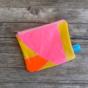 Nachhaltiger Upcycling Geldbeutel, Patchwork, aus aufblasbaren Schwimmtieren, wasserabweisend, Mini Täschchen, Unikat, Kleingeldtasche,