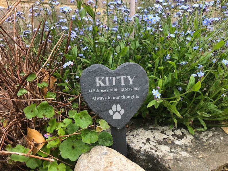 Heart Memorial Plaque - Personalised Pet Remembrance Sign - Personalised Slate Grave Marker - Heart Shaped Pet Memorial