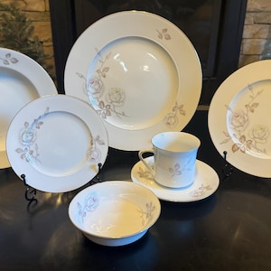 Johann Haviland Sweetheart Rose 7 Piece Place Setting made in Bavaria Germany | Vintage