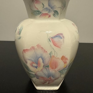 Aynsley Little Sweetheart Fine English Bone China Vintage Floral Vase