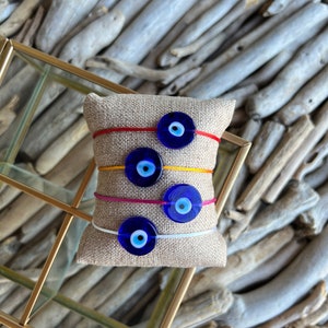 Bracelet EYE .  Bracelet sur cordon - mauvais oeil / porte bonheur. Œil, oeil grec, ochju, oeil bleu, satin, gros œil