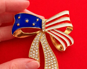 Large Rhinestone American Flag Bow Brooch: Gold-Tone Patriotic Pin