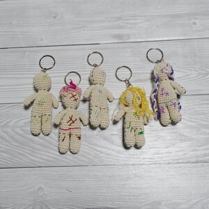 Mini poupées vaudou, porte-clés de poupée vaudou, porte-clés uniques, poupée faite main laide, poupée fétiche vaudou au crochet, poupée primitive, cadeaux unisexe image 5