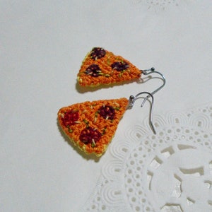 Pizza slice earrings, Miniature pizza jewelry, Pepperoni pizza, Crochet pizza, Best gifts for girls, Dangle drop earrings, Junk food jewelry