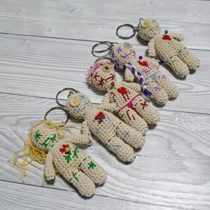 Mini poupées vaudou, porte-clés de poupée vaudou, porte-clés uniques, poupée faite main laide, poupée fétiche vaudou au crochet, poupée primitive, cadeaux unisexe image 2