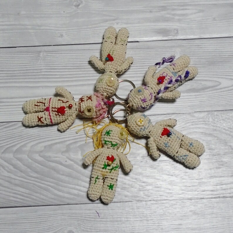 Mini poupées vaudou, porte-clés de poupée vaudou, porte-clés uniques, poupée faite main laide, poupée fétiche vaudou au crochet, poupée primitive, cadeaux unisexe image 8