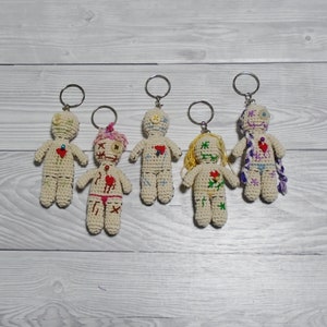 Mini poupées vaudou, porte-clés de poupée vaudou, porte-clés uniques, poupée faite main laide, poupée fétiche vaudou au crochet, poupée primitive, cadeaux unisexe image 4