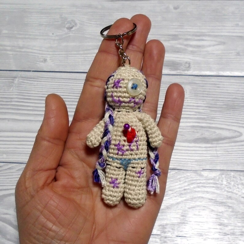 Mini poupées vaudou, porte-clés de poupée vaudou, porte-clés uniques, poupée faite main laide, poupée fétiche vaudou au crochet, poupée primitive, cadeaux unisexe image 9